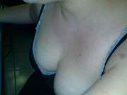 Photos des seins de Bibou, devant mon ordi!