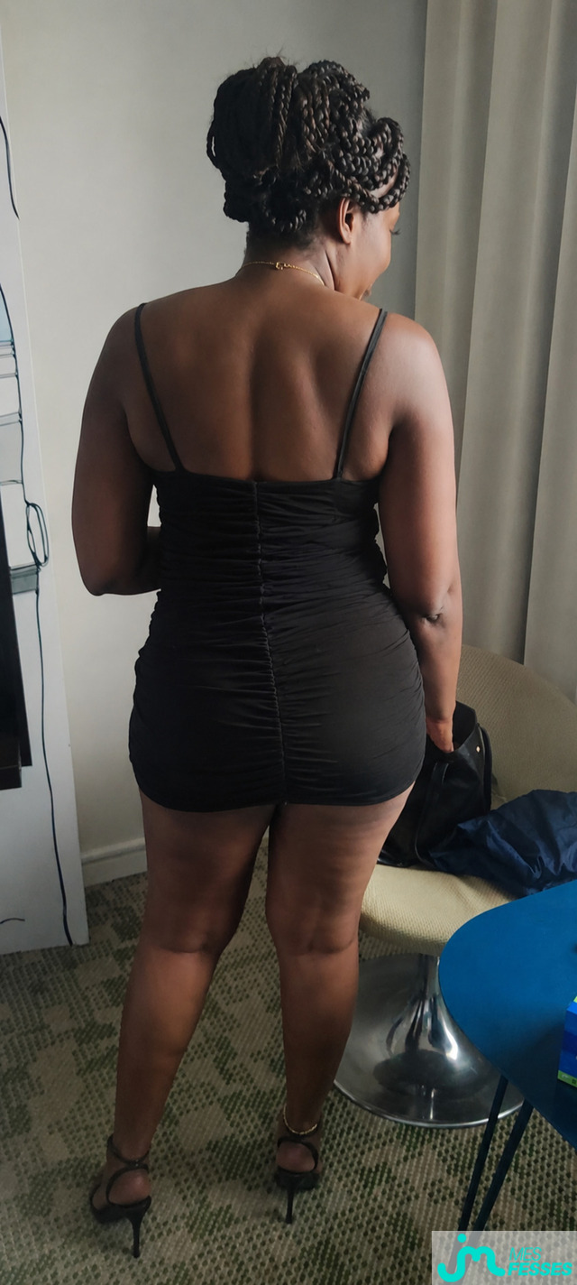 Photos de fesses : En robe tr&egrave;s courte sexy 
